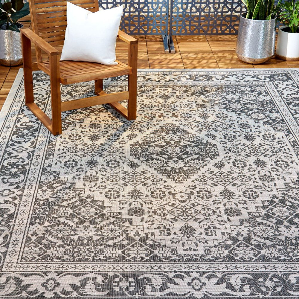 Nicole Miller New York Patio Country Dahlia Transitional Medallion Indoor/Outdoor Area Rug - Gray/Black