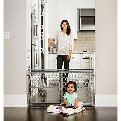 Regalo Plastic Expandable Gate