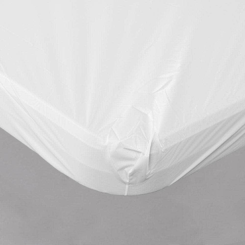 CREATIVE CONVERTING CREATIVE CONVERTING Stay Put White Rectangular Plastic Tableloth, 1 ea