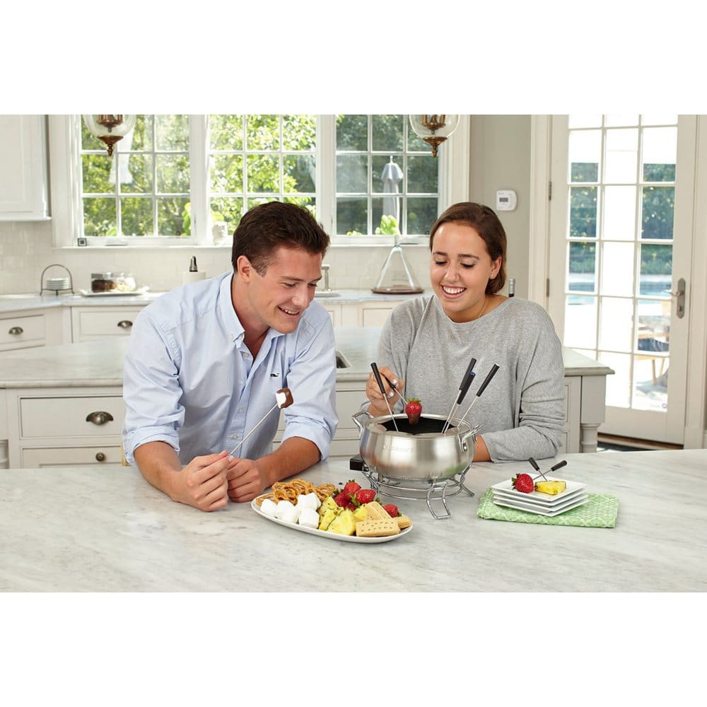 Cuisinart® 3 Quart Electric Fondue Set Suitable for Chocolate Cheese Broth or Oil - Cuisinart - Cuisinart®